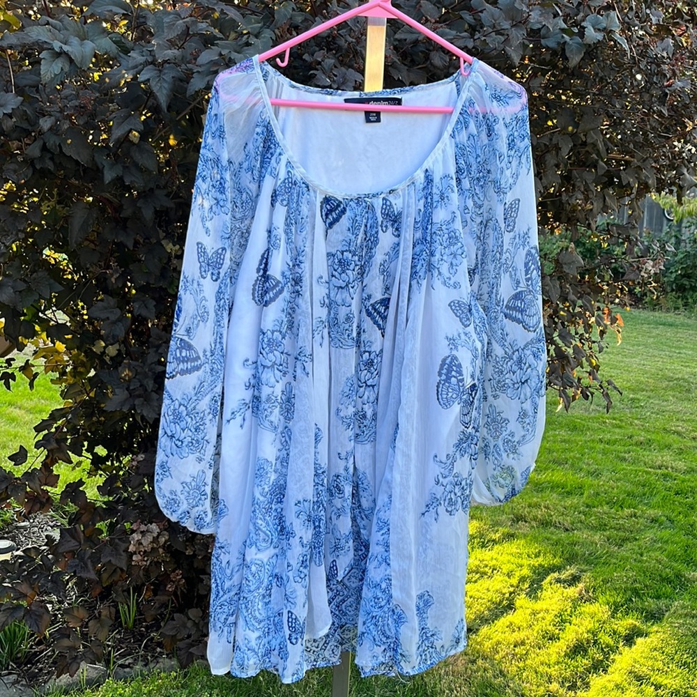 Beautiful Denim 24/7 Sheer Fully Line Flowing blouse Sz 20W